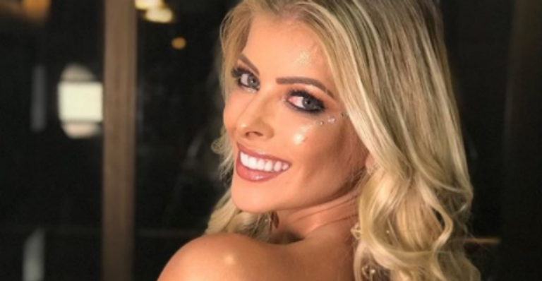 Ex-BBB Jaqueline Grohalski surpreende ao cantar em vídeo publicado na web