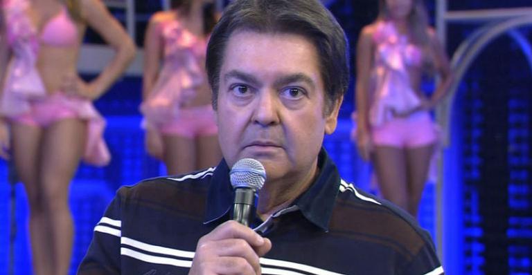 Faustão quebra protocolo e critica vinheta de fim de ano da Globo