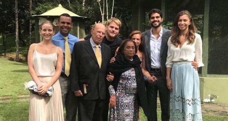 Grazi Massafera acompanha batismo do namorado Patrick Bulus
