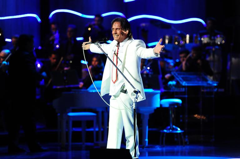 Viva o Rei Roberto Carlos: Quem já teve a honra de cantar com ele?