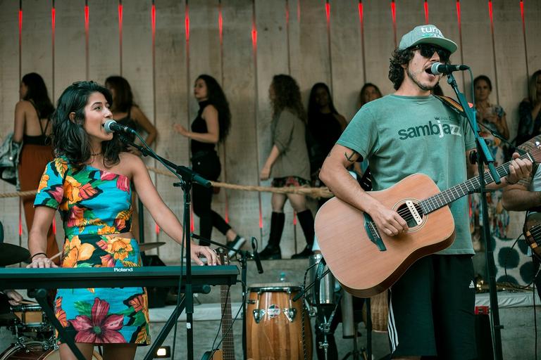 Benziê apresenta, pela primeira vez, o show Alucinante Demais, na Lar Mar