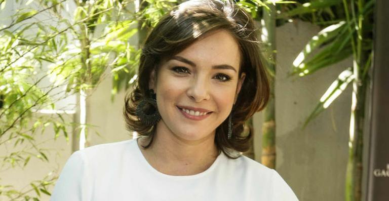 Poderosa! Regiane Alves muda o visual e aparece loiríssima para retorno à TV