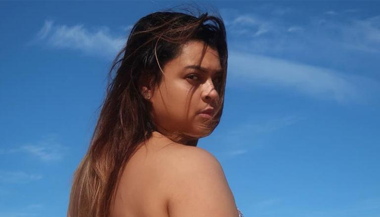 Preta Gil posa de biquíni e desabafa: ‘Estou aqui e agora para ser feliz’