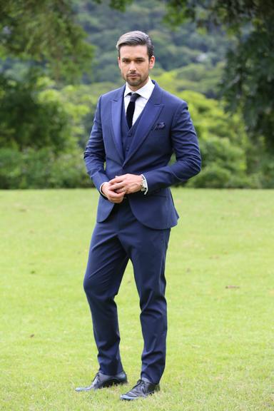 O diabo veste… terno! Veja o estilo de Sergio Marone em Apocalipse