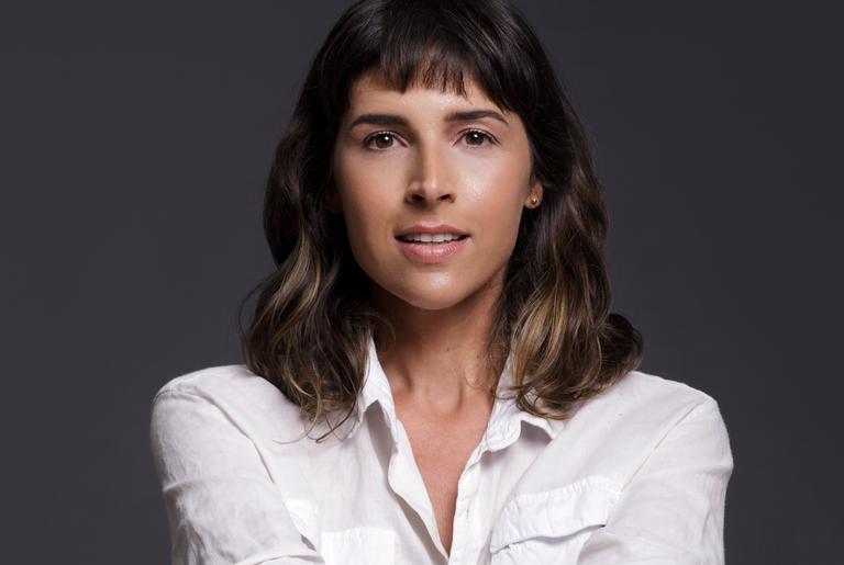 Depois da TV, Carmela Montanari se transforma em coach de estilo das famosas