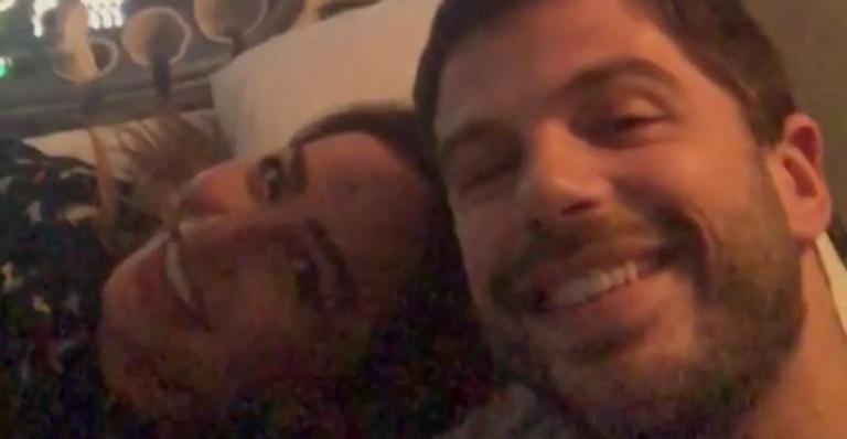 Sabrina Sato ouve o coração da filha em seu primeiro Dia das Mães: ‘Meu maior presente’
