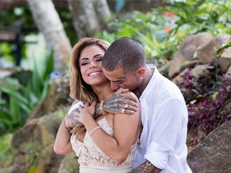Veja o bolo de casamento de Lexa e MC Guimê