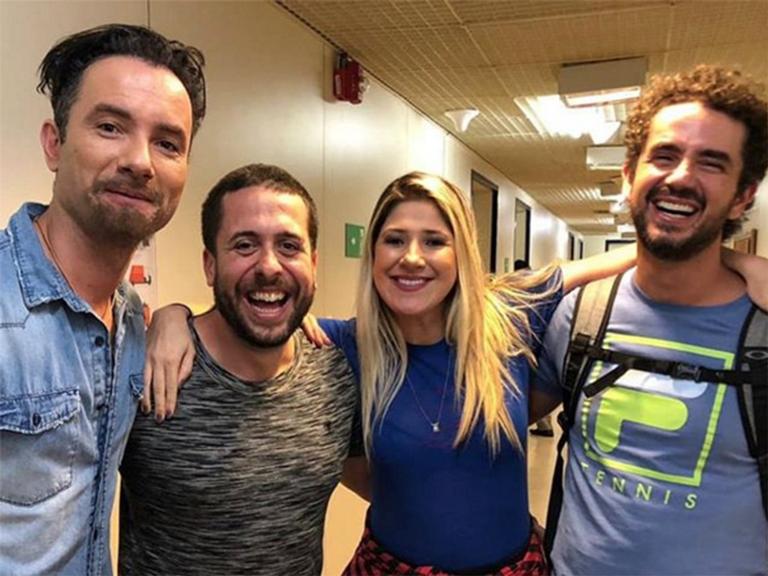 Felipe Andreoli festeja reencontro com amigos do CQC