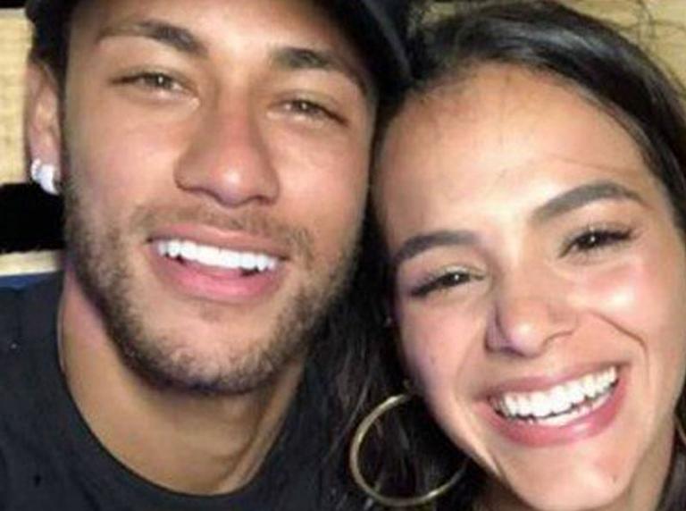 Bruna Marquezine emociona com mensagem para Neymar