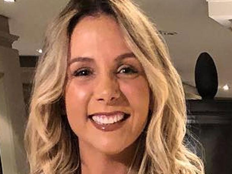 Carla Perez aparece chiquérrima em look e alfineta Xanddy: ‘Quis aparecer na foto de qualquer jeito’