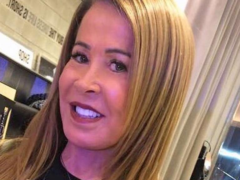 Agarradinha ao amado, Zilu Camargo comemora 4 meses de namoro: ‘Um viva ao nosso amor’