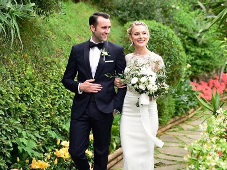 Ator de Harry Potter, Matthew Lewis se casa na Itália