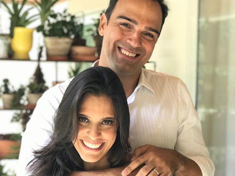 Tadeu Schmidt comemora 20 anos casado com Ana Cristina: “Nós dois passamos a ser um só”