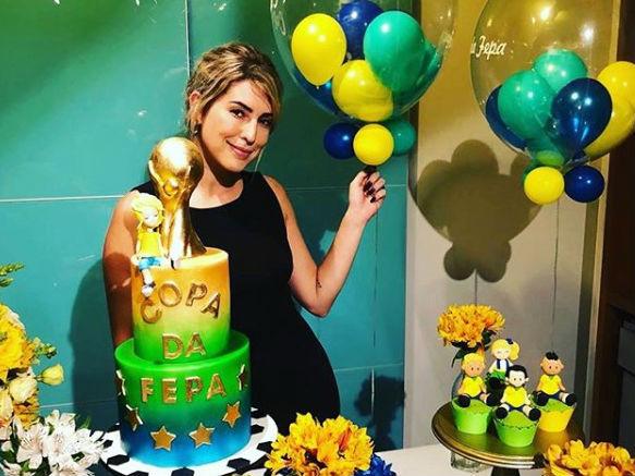 Fernanda Paes Leme completa 35 anos em clima de Copa do Mundo
