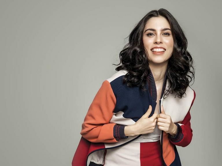 Olivia Torres diz que fãs perguntam se ela é filha de Fernanda Torres: ‘Eu brinco’