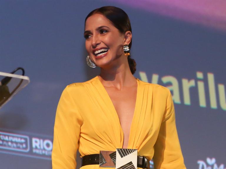 Mestre de cerimônias, Camila Pitanga comparece a festival de cinema francês no Rio