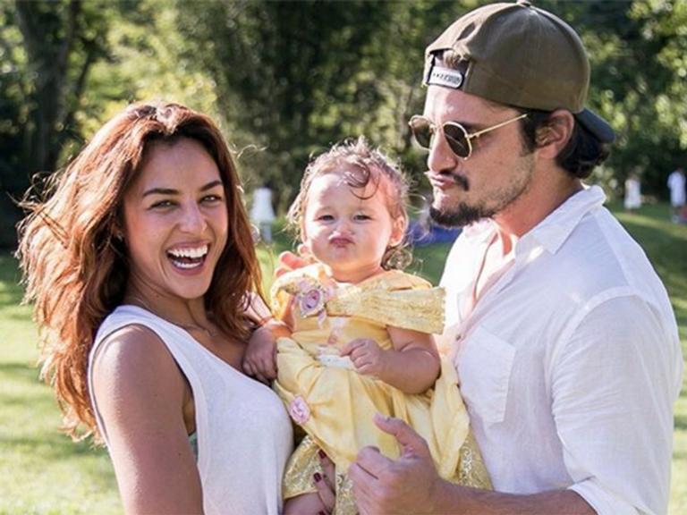Yanna Lavigne mostra novas fotos da família