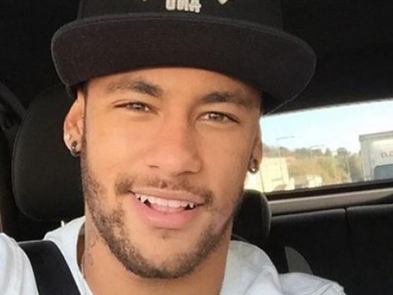 Mãe de Neymar mostra família reunida em jatinho rumo ao jogo decisivo da Seleção: ‘Alegria não pode faltar’
