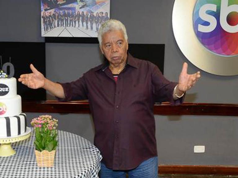 Roque, assistente de palco de Silvio Santos, é internado na UTI