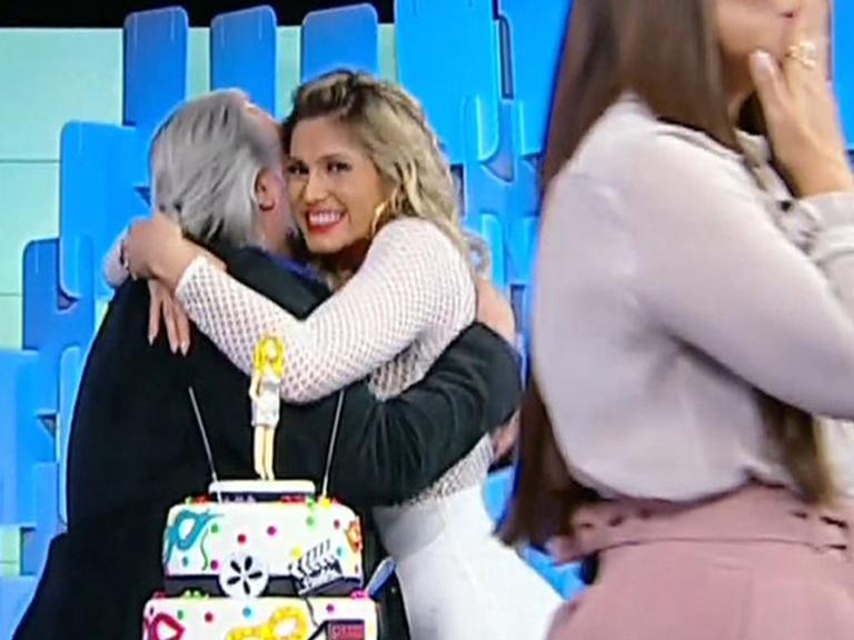 Mara Maravilha causa climão e abandona aniversário de Lívia Andrade ao vivo