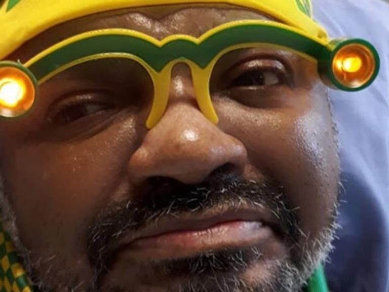 Em foto rara, Arlindo Cruz aparece torcendo pelo Brasil