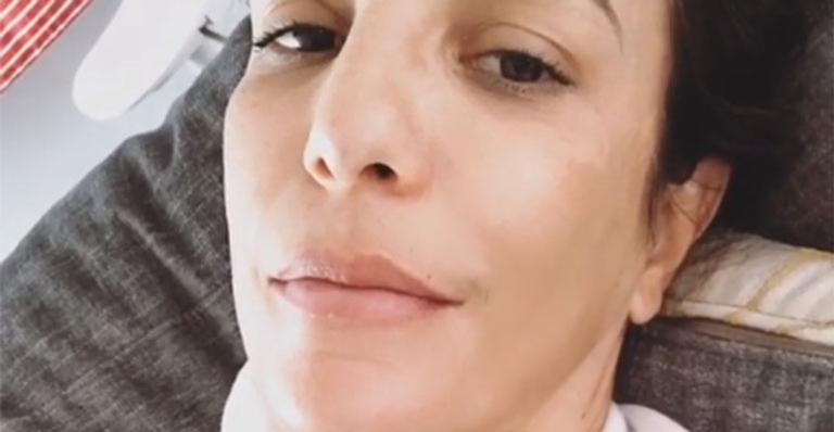 Domingo em família: Ivete Sangalo aparece ninando as filhas gêmeas e encanta os fãs