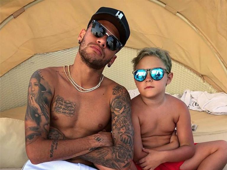 Carol Dantas manda recado para Neymar após ver foto do filho