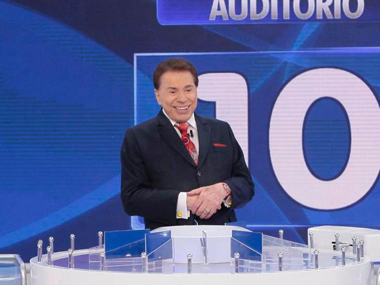 Silvio Santos recebe amigos em sua mansão e mostra ”cômodo secreto”