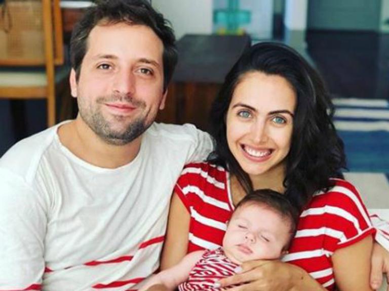 Gregório Duvivier e Giovanna Nader se casam em padaria no Rio de Janeiro