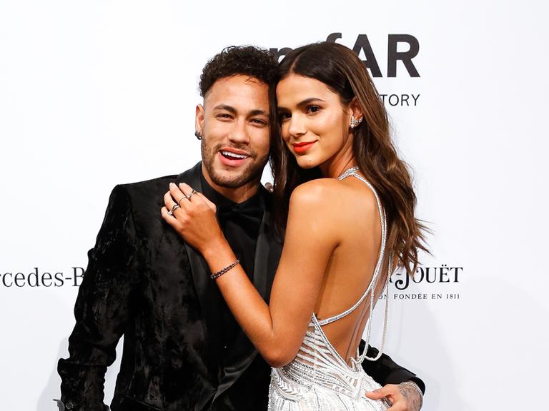 Bruna Marquezine consola Neymar: ‘Tenho muito orgulho de você’