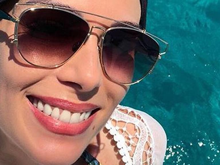 Ana Furtado explica uso de turbante e maiô especial durante viagem para Ibiza