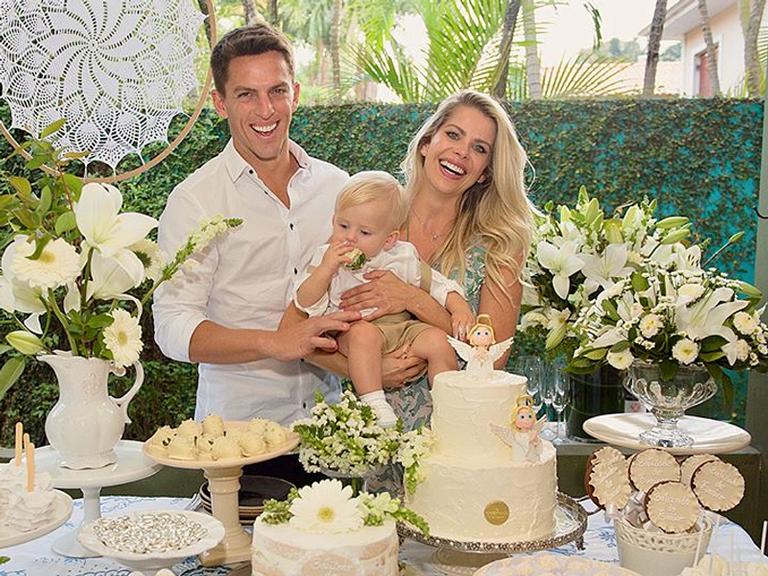 Karina Bacchi explica escolha do padrinho e da madrinha de Enrico: ‘Confio e admiro’