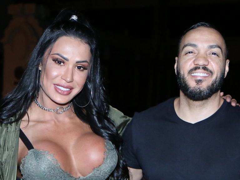 Gracyanne Barbosa aposta em look ousado no aniversário do cantor Nego do Borel