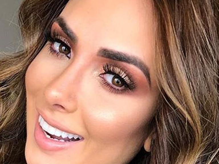Nicole Bahls surge magérrima após fazer lipoescultura e surpreende fãs