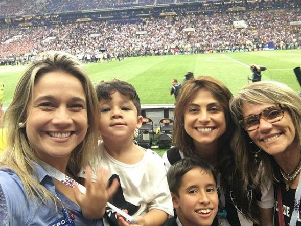Fernanda Gentil reúne a família ao se despedir da Rússia
