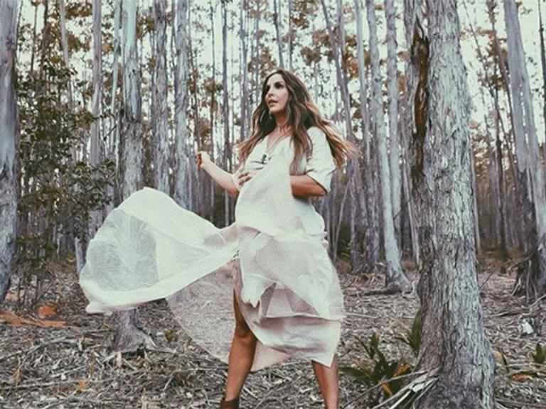 Ivete Sangalo mostra as primeiras fotos de seu novo clipe