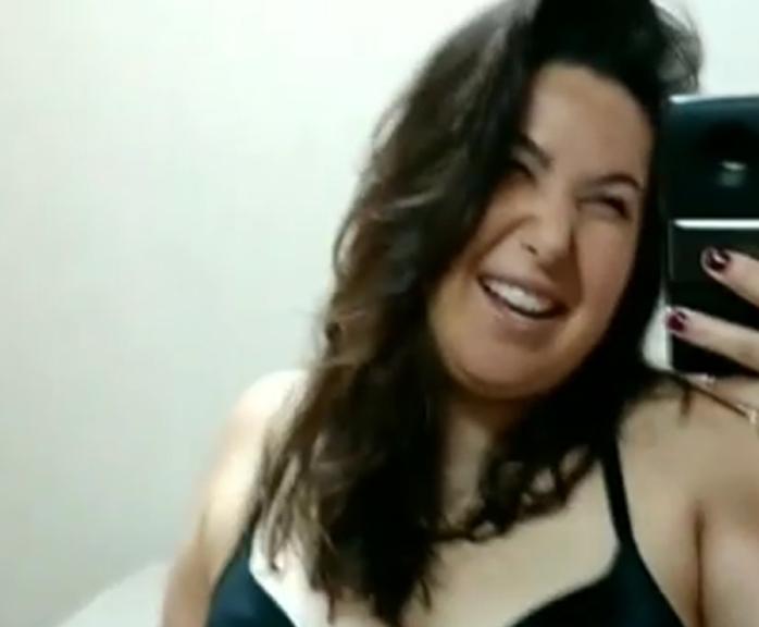 Mariana Xavier posa de lingerie na frente do espelho e assume celulites: ‘Vida real é isso’