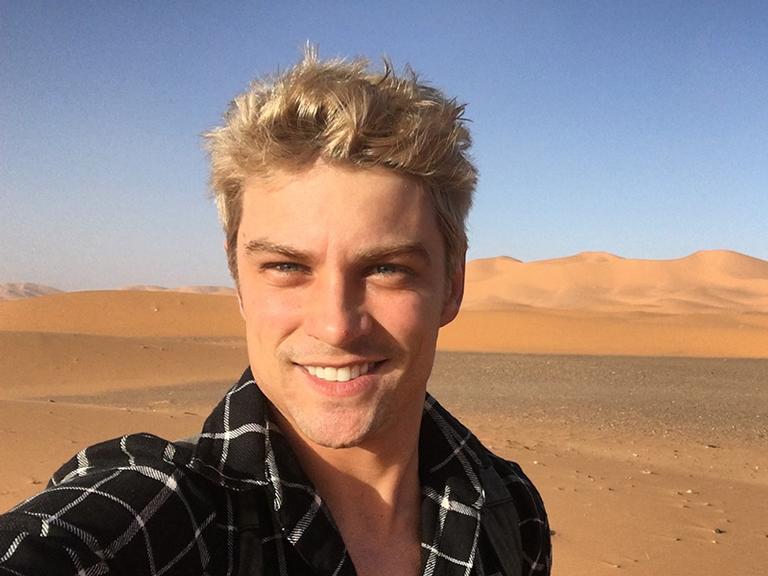 Raphael Sander fica loiríssimo para a novela Jesus
