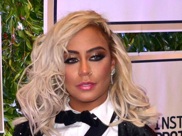 Rafaella Santos aparece irreconhecível em evento de gala da fundação do irmão, Neymar Jr.