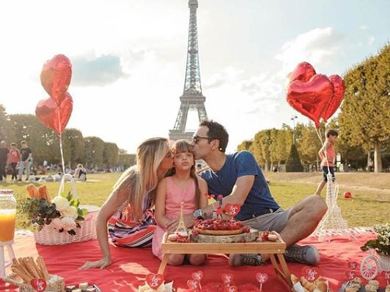 Rafaella Justus comemora seu aniversário na França