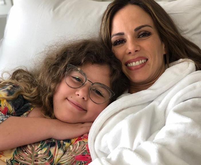 Ana Furtado agrade apoio da filha em sessão de quimio: ”Meu coração transborda gratidão”