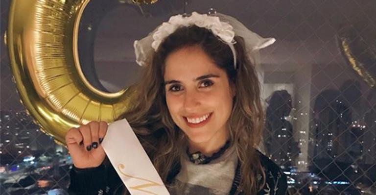 Camilla Camargo anuncia que vai se casar com Leonardo Lessa