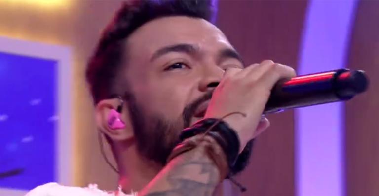 No Encontro, Thiago Brava se emociona ao falar do sucesso Dona Maria: ”Não imaginava de maneira alguma”