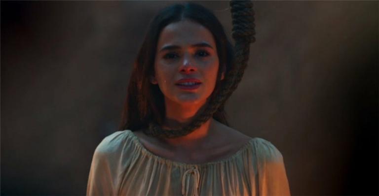 Bruna Marquezine dá show de atuação e conquista a web no capítulo final de ‘Deus Salve o Rei’