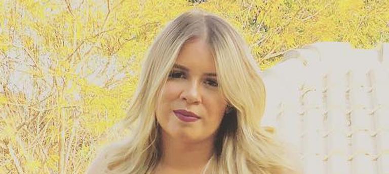 Marília Mendonça aparece com look chiquérrimo e barriga de fora: ”Menos é mais”