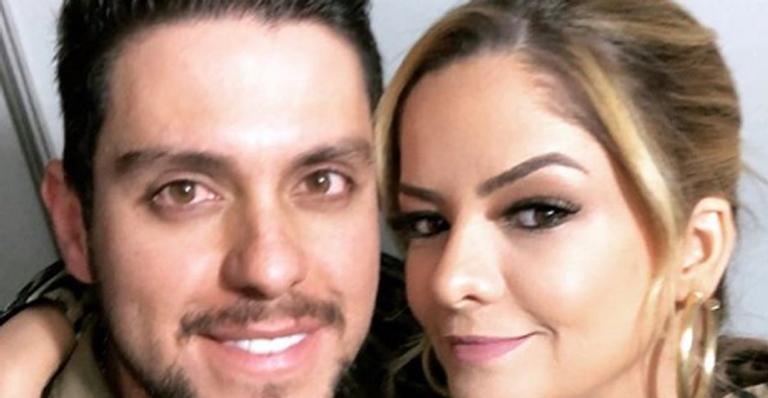 Em família! Maria Cecília e Rodolfo publicam foto rara com o filho em casa na árvore