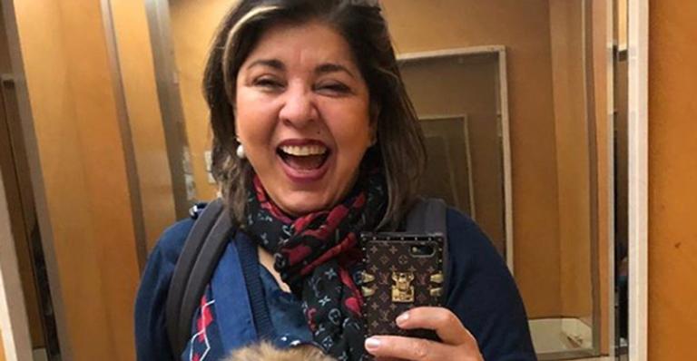 Roberta Miranda exibe os seios ao alertar sobre o câncer de mama