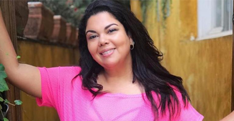 Fabiana Karla mostra as férias com namorado gato