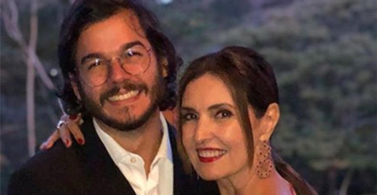 Fátima Bernardes volta ao Brasil e surge deslumbrante ao lado de Túlio Gadêlha em casamento