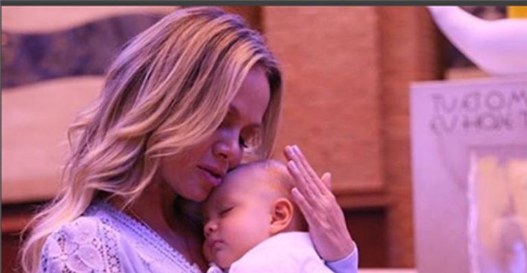 Filha de Eliana é batizada por Padre Fábio de Melo na Basílica de Nossa Senhora Aparecida